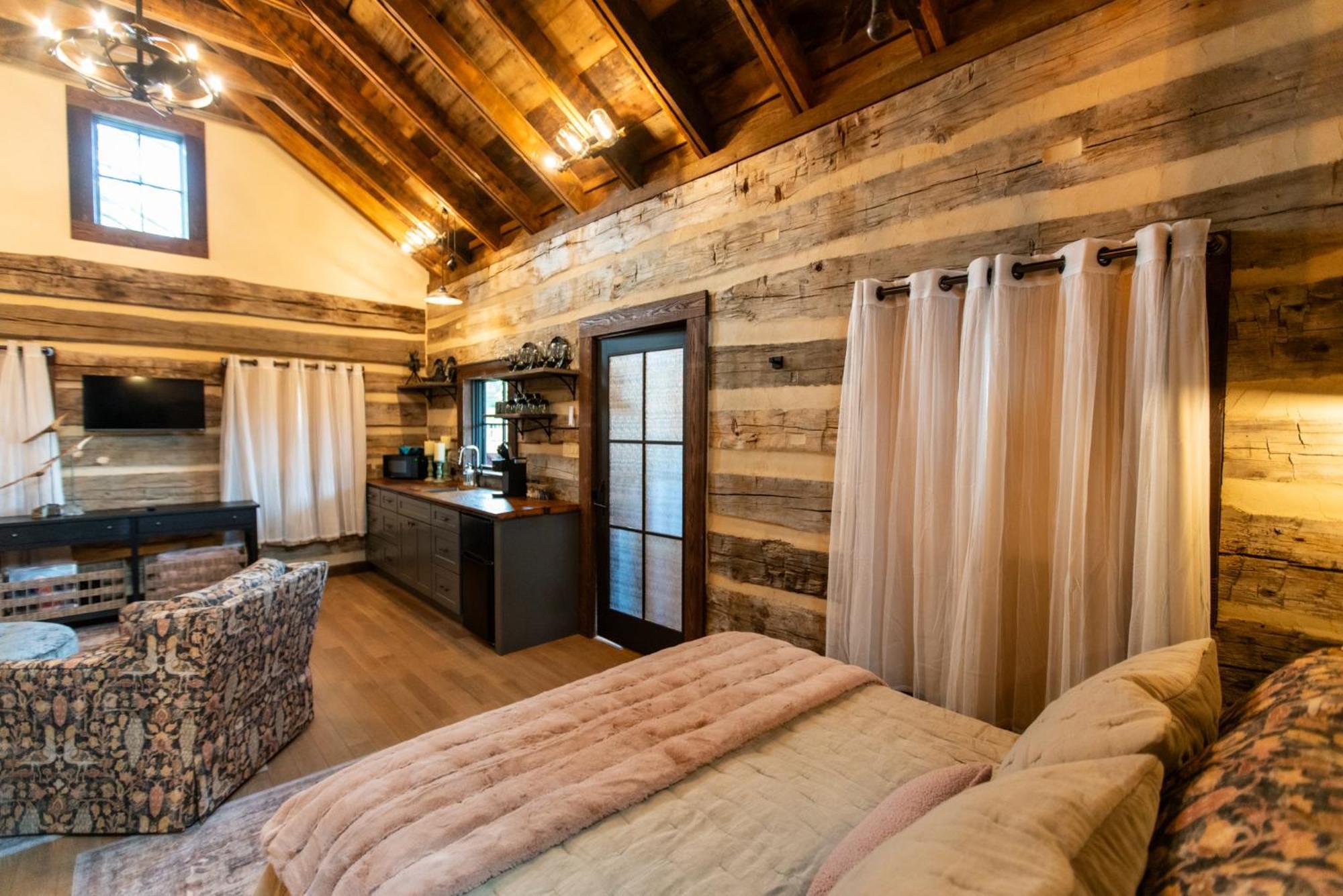 Barnwood Village Уайт-Салфер-Спрингс Экстерьер фото